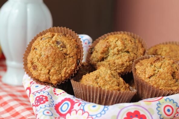 Muffin oatmeal dengan almond - makanan penutup harum untuk mereka yang menurunkan berat badan dengan diet Mediterania